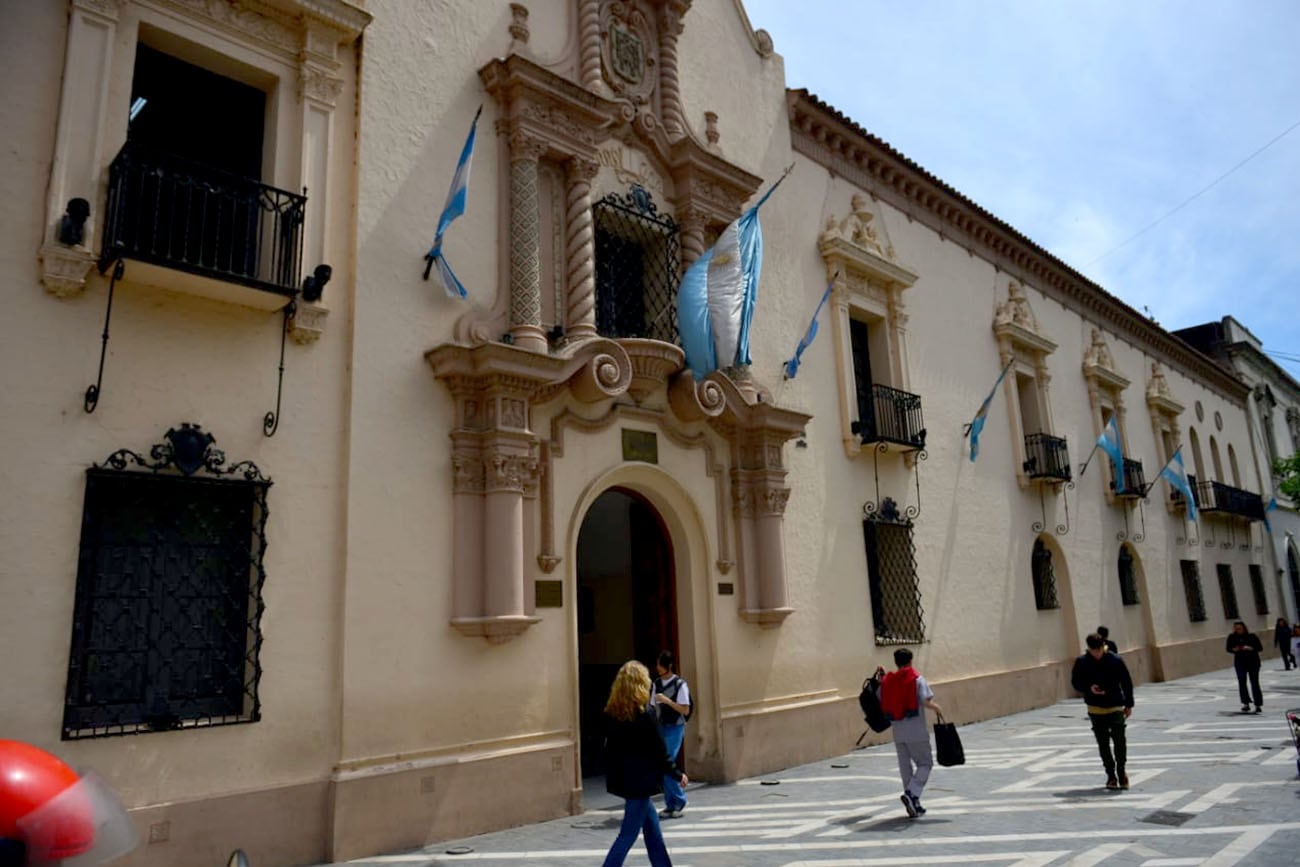 Tras el veto, en el Colegio Nacional de Monserrat las actividades están reducidas en 8 cursos.