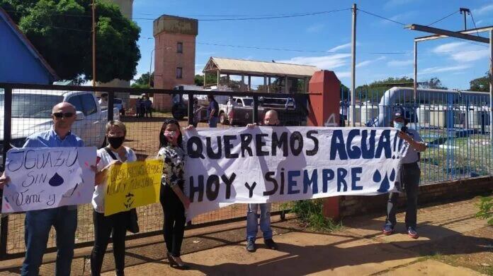 Reclaman por la restitución del servicio de agua potable en Puerto Iguazú.