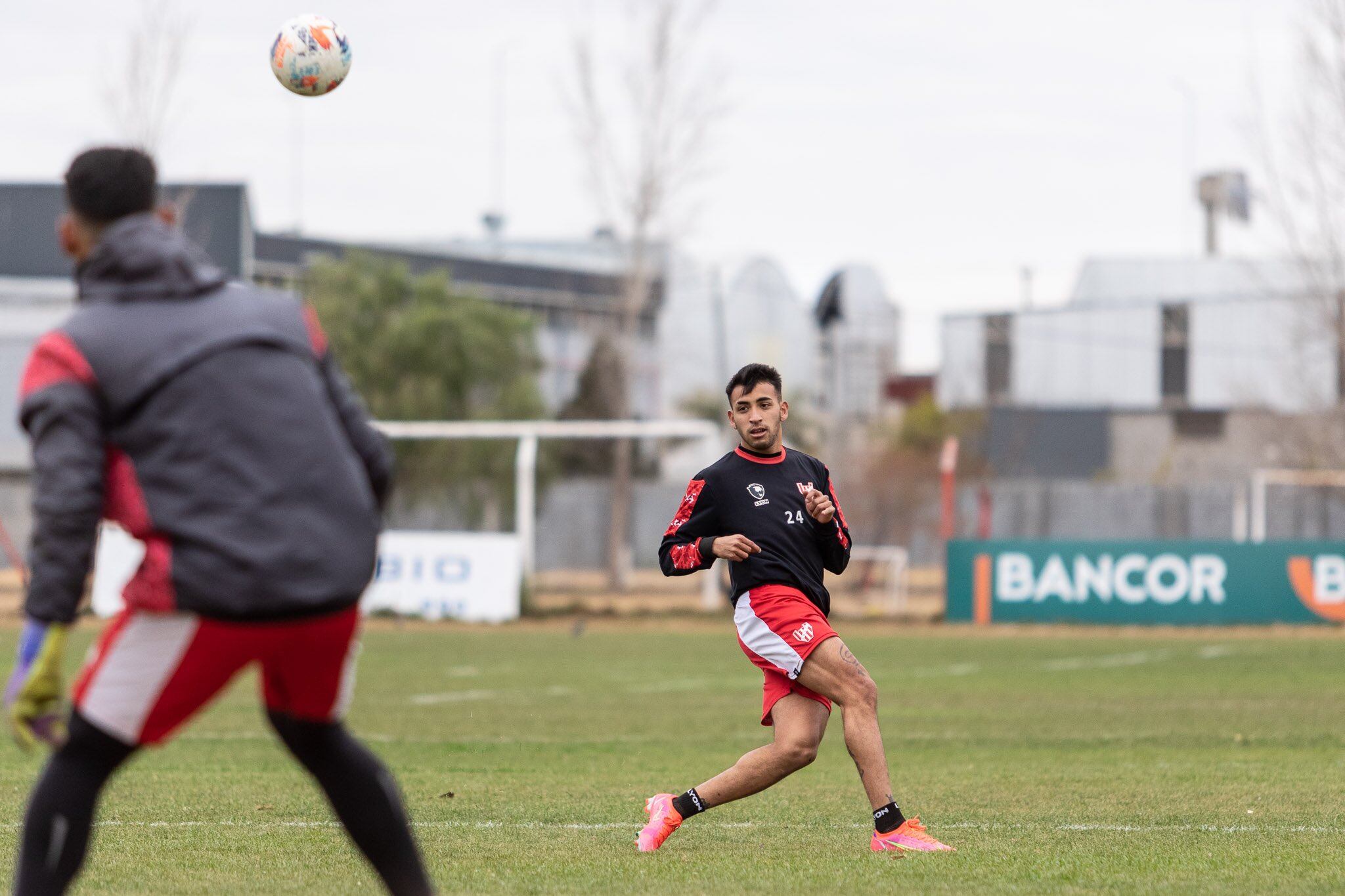 El delantero Matías Godoy se sumó a las prácticas de Instituto, en La Agustina. (Leandro Gómez / Prensa IACC).