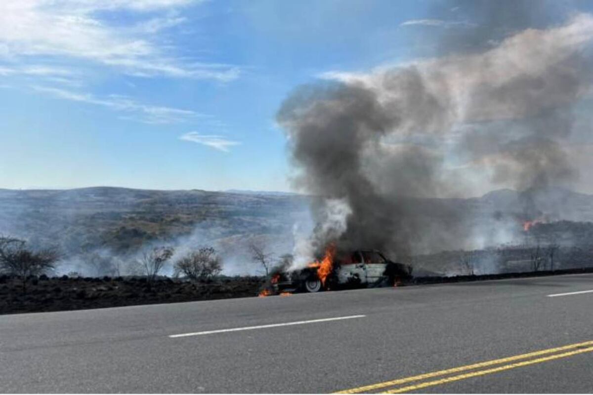 Se les incendió el auto en Altas Cumbres: “Pudimos sacar al bebé con lo justo”