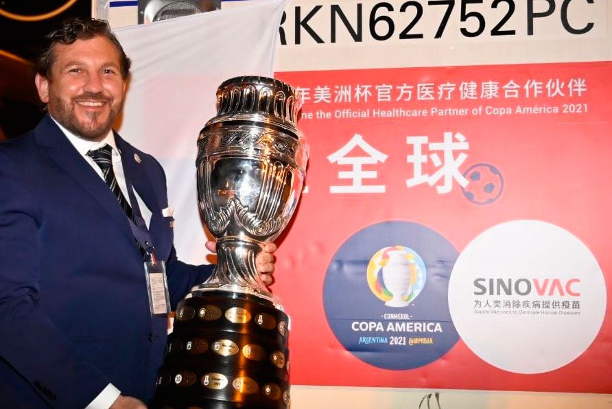 Alejandro Domínguez, el presidente de la Conmebol, cuando anunció la adquisición de vacunas para las delegaciones de la Copa América. (Twitter de Alejandro Domínguez)