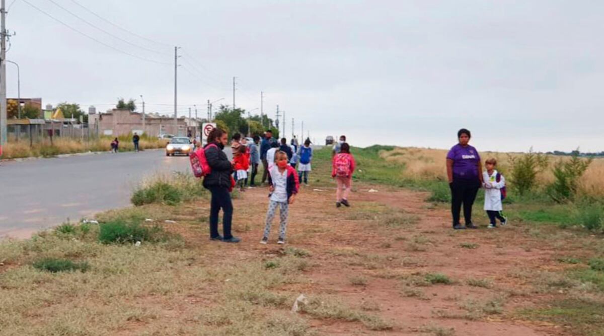Paro de transportes escolares en Santa Rosa deja a cientos de chicos sin clases
