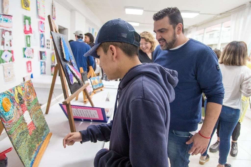 Con presencia del intendente Vuoto, cerró la muestra “Arte en azul”