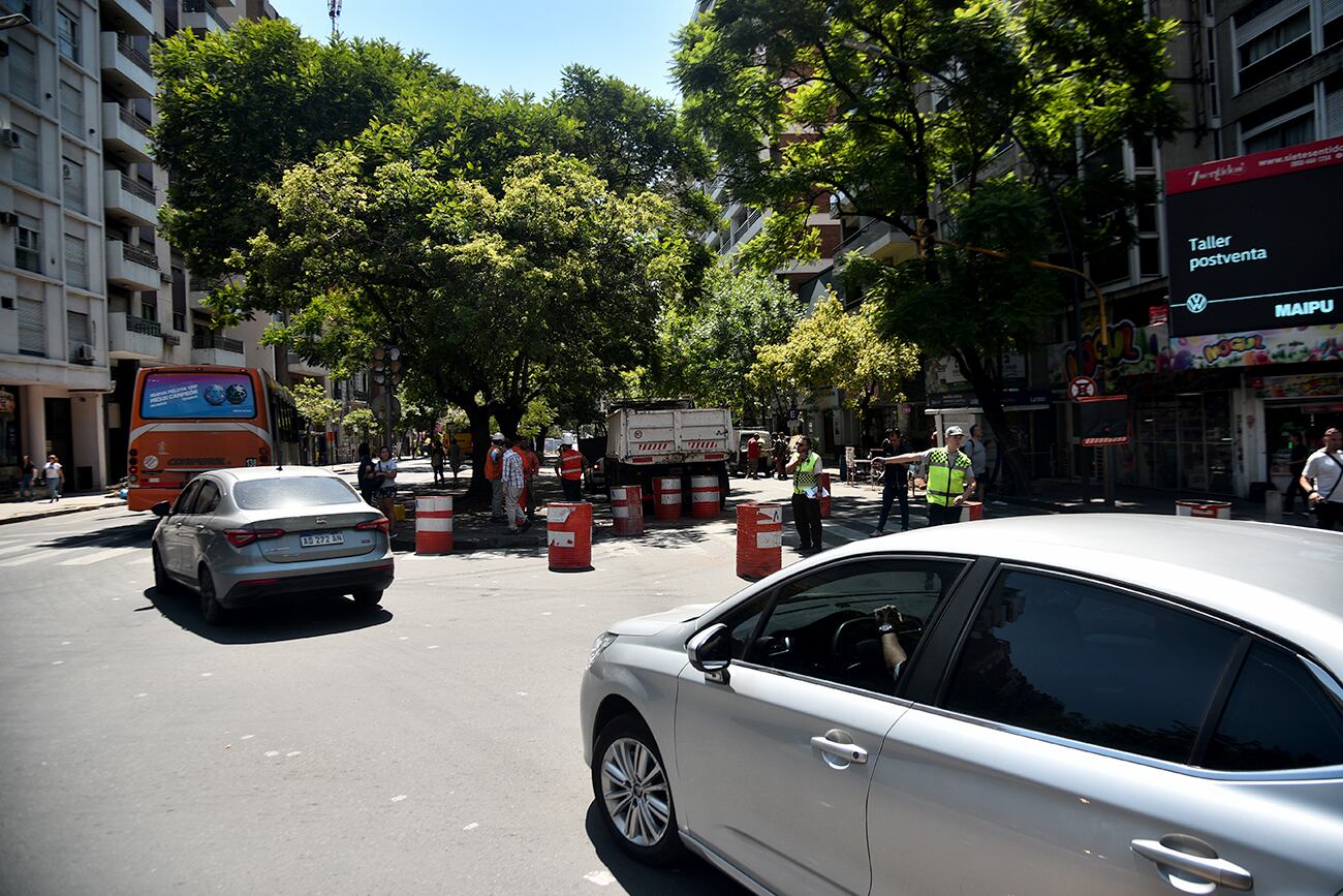 Mercado Sud. Cambio de mano en Chacabuco e Illia. (Pedro Castillo / La Voz)