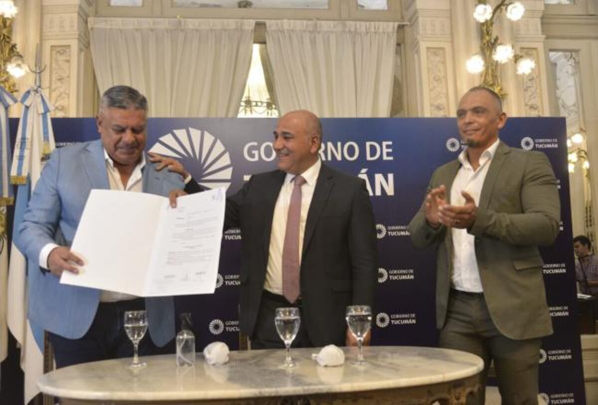 Claudio “Chiqui” Tapia fue declarado Huésped de Honor en Tucumán