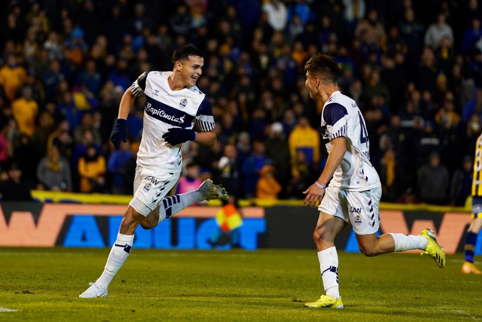 Ramón Sosa puso el 1 a 0 de Gimnasia sobre Rosario Central.