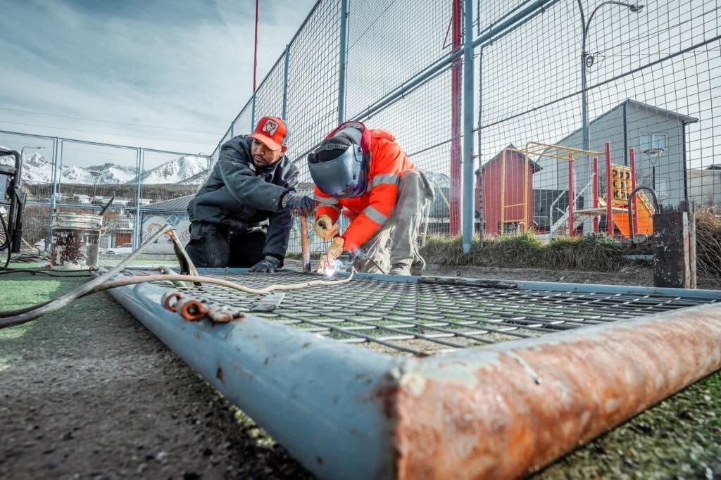 Realizan trabajos en playones deportivos de Ushuaia