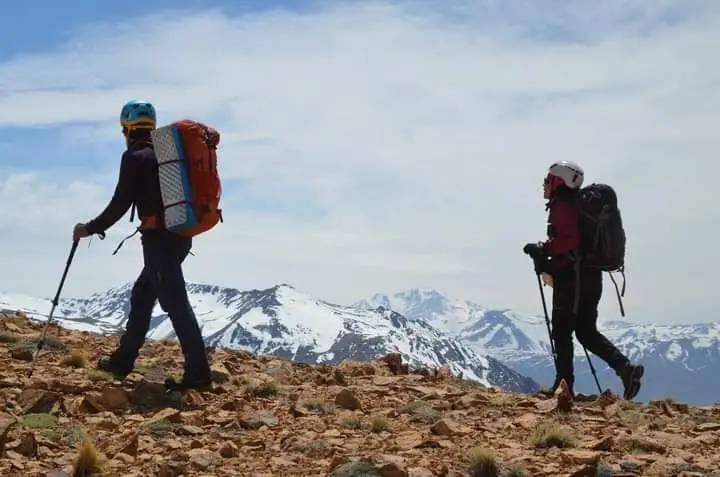 Marta y Matías en las alturas del cerro Bayo.