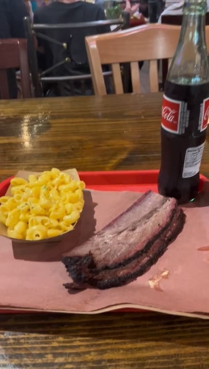 Fue a comer a una parrilla de Estados Unidos, gastó 40 dólares y no le dieron ni plato