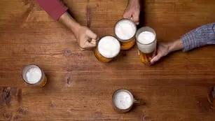 Las 4 formas más curiosas y divertidas de tomar cerveza