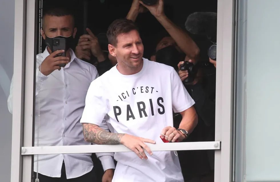 El capitán de la selección nacional de fútbol viajó desde Barcelona este martes. (Reuters)
