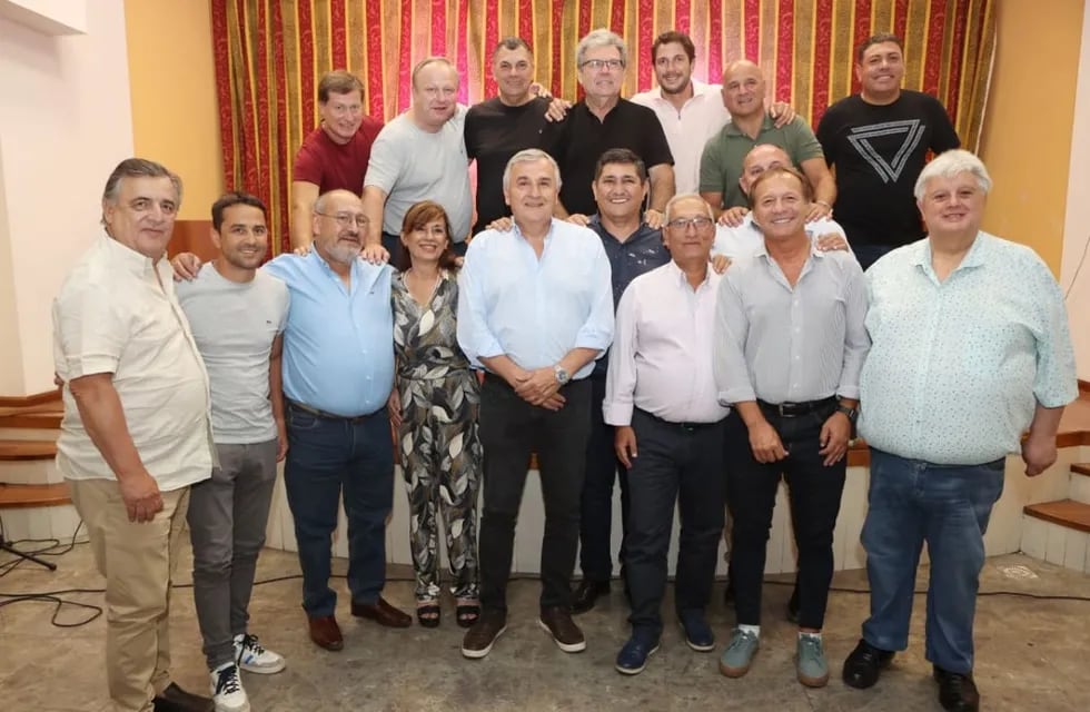 Integrantes del Foro de Intendentes Radicales de Córdoba se reunieron con Gerardo Morales en Santa María de Punilla.