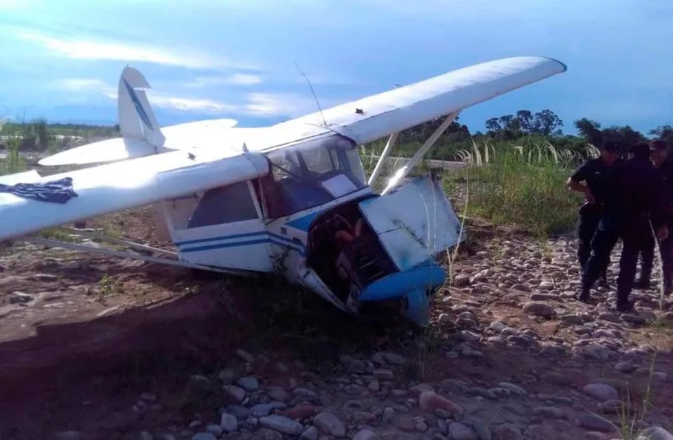 Avioneta caida en el Río Blanco, Orán. (Prensa Policía de Salta)