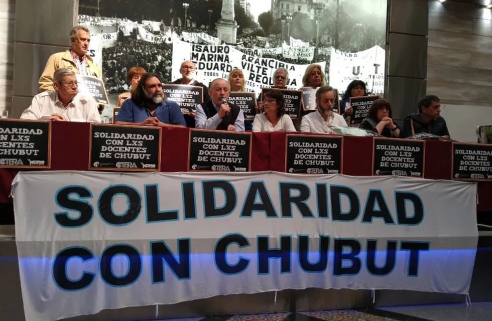 La Ctera anunció un paro de 24 horas para el jueves por la muerte de dos maestras en Chubut