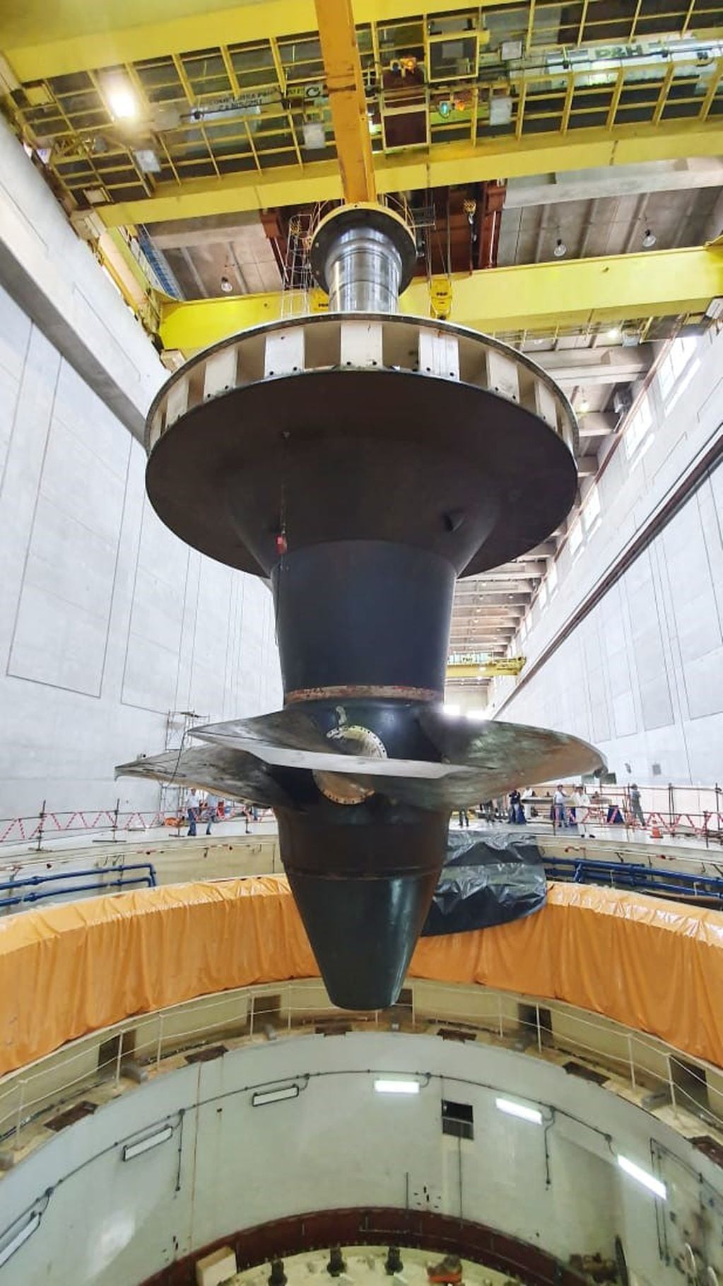 Desmontaron la turbina n°3 de la Central Hidroeléctrica Yacyretá.