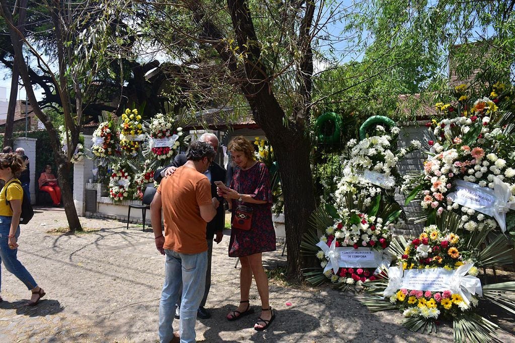 El último adiós. Despiden los restos mortales de Sonia Torres en Córdoba (José Hernández/La Voz).