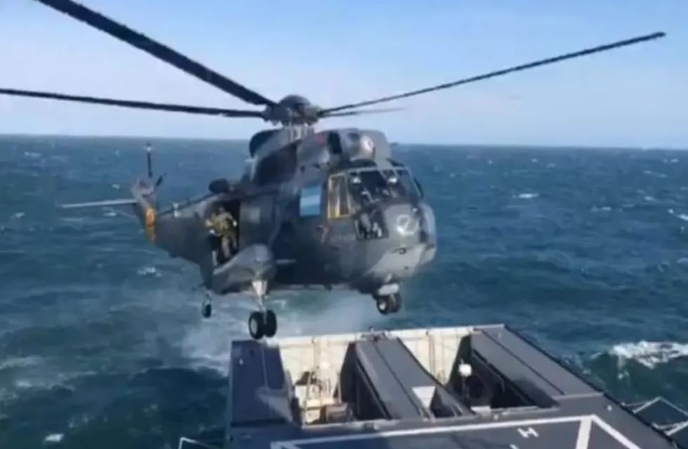 El impresionante aterrizaje de un helicóptero Sea King en el nuevo patrullero oceánico de la Armada. (Captura)