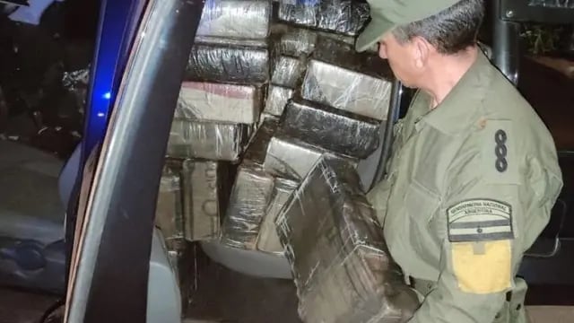 Santa Ana: incautan una camioneta con más de mil kilos de marihuana