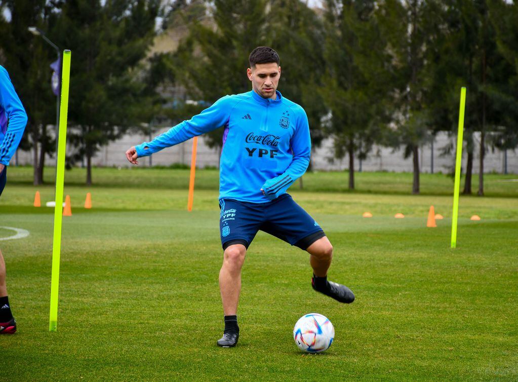 Rodrigo Villagra, volante de Talleres, entrenando en la selección. (Prensa AFA).