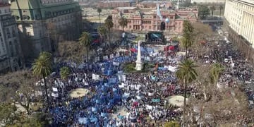 Organización sociales realizan acto por el día de San Cayetano en la Plaza de Mayo