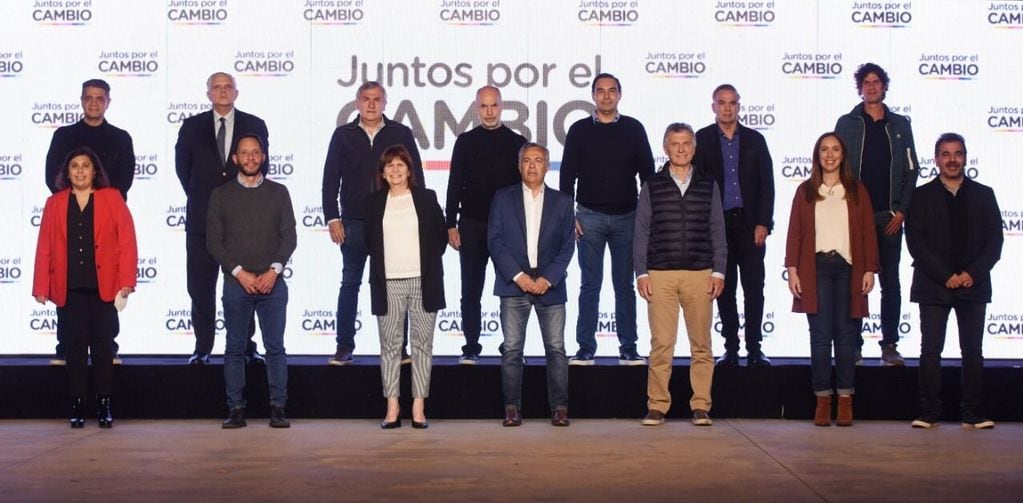El gobernador Gerardo Morales viajó a Buenos Aires para celebrar con los demás líderes de la cúpula de Juntos por el Cambio el triunfo logrado por la alianza en las PASO de este domingo.
