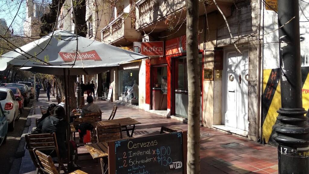 Un local de Mendoza colocó carteles muy curiosos y se hizo viral (imagen ilustrativa)