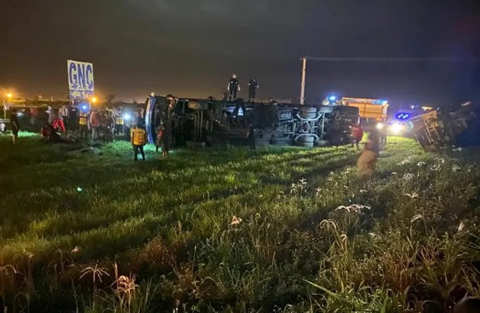 Son dos los muertos en el choque entre un camión y un colectivo en la ruta 34