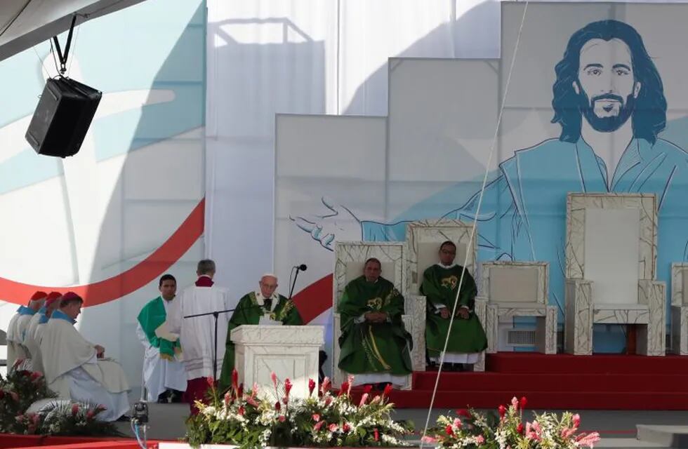 AME3634. CIUDAD DE PANAMÁ (PANAMÁ), 27/01/2019.- El papa Francisco oficia la misa de cierre de la Jornada Mundial de la Juventud (JMJ), este domingo, en Ciudad de Panamá (Panamá). EFE/Esteban Biba