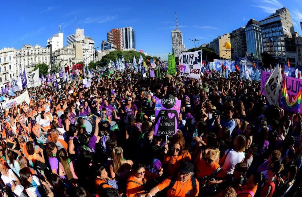 Una multitud de argentinas marcha el 08/03/2018 en Buenos Aires, Argentina, con motivo del Día Internacional de la Mujer para reclamar igualdad de derechos, la legalización del aborto y medidas contra los feminicidios.\r\n\r\n(Vinculado al texto de dpa \