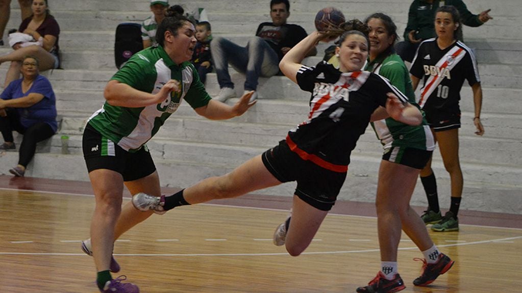 Sofía Manzano, la mendocina que juega en River Plate fue confirmada en Selección Argentina de handball para los Juegos Sudamericanos Odesur.