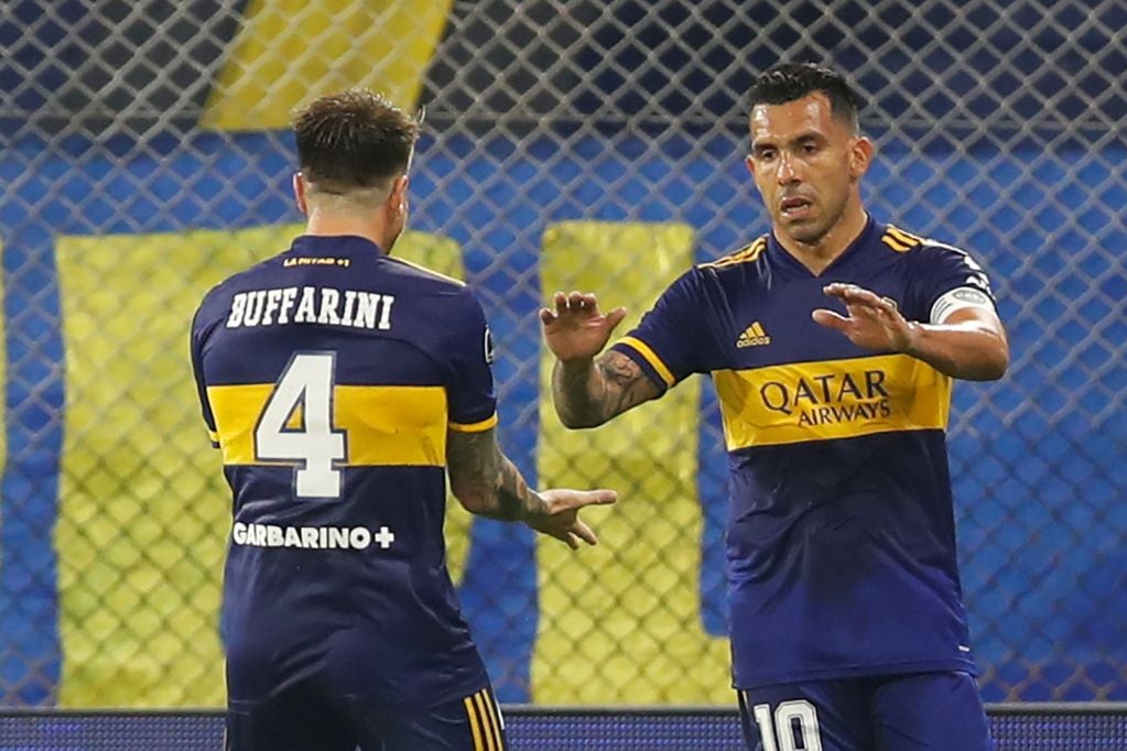 Julio Buffarini y Carlos Tevez se fueron de Boca como jugadores libres.