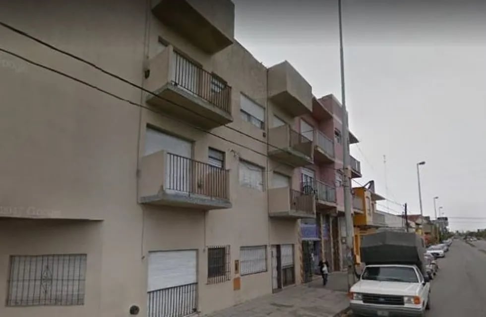 Se derrumbaron tres balcones en un edificio de Mar del Plata