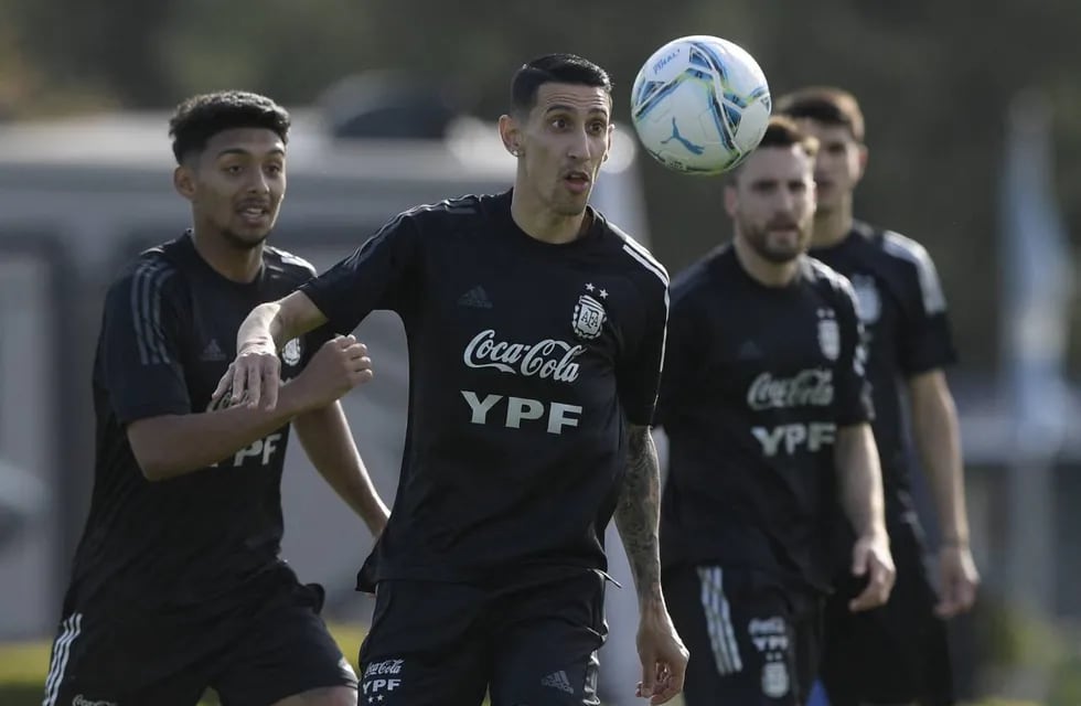 El volante de PSG fue convocado en Argentina para la doble fecha de eliminatorias del Mundial de Catar 2022. (AFP / Juan Mabromata)