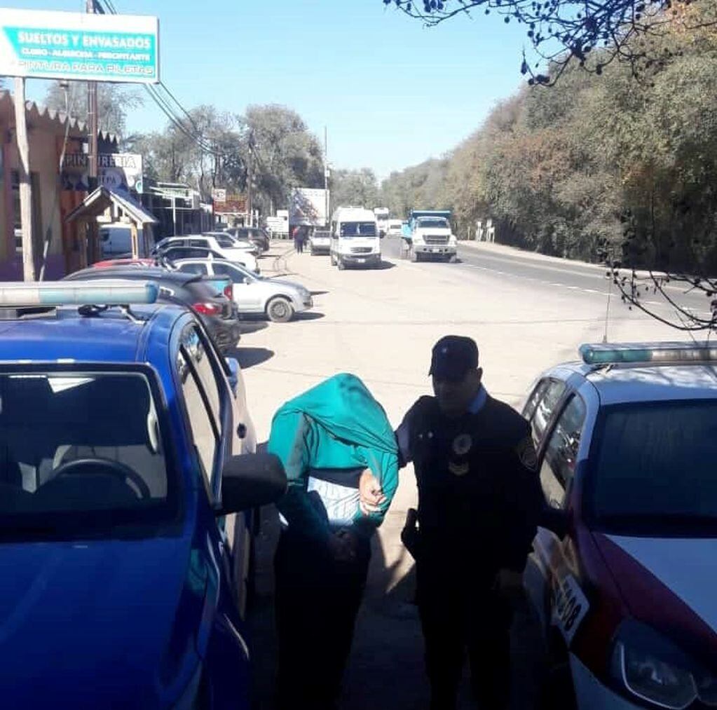 Detenido en Anisacate por estar involucrado en el robo de una camioneta Toyota Hilux, en la ciudad de Córdoba.