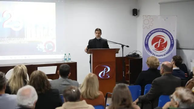 Leonardo Viotti en la celebración de los 25 años del Centro de Formación Profesional N° 5