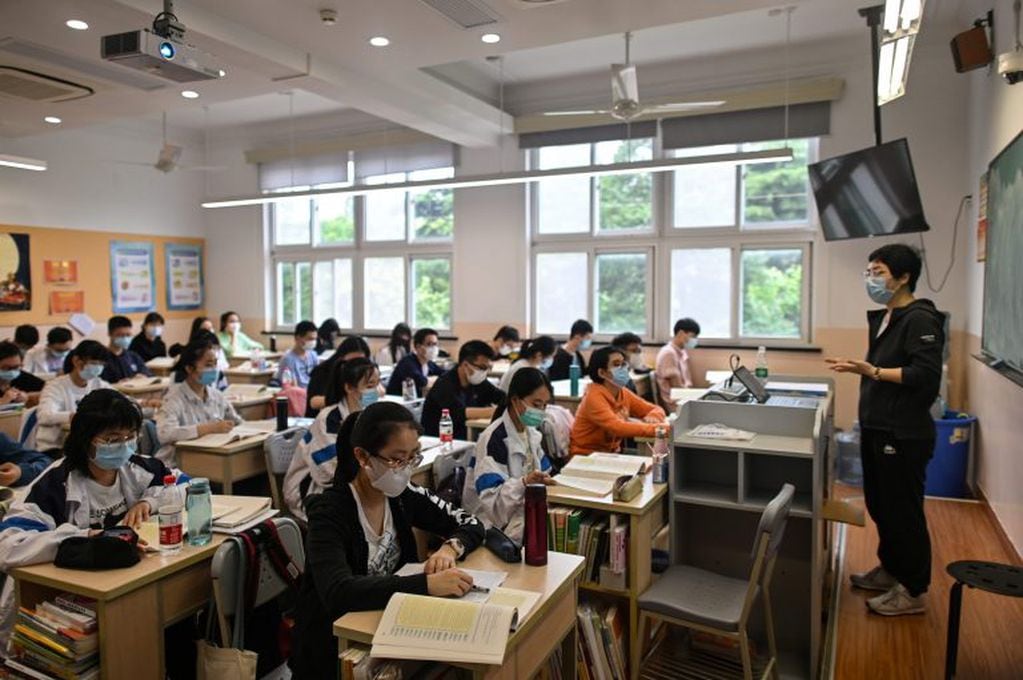 Es obligatorio el uso de tapabocas en el colegio. (AFP)