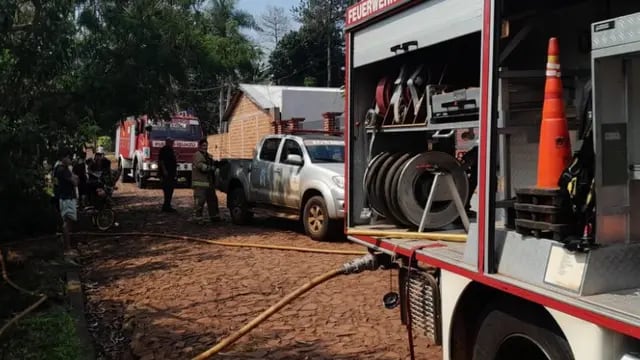 Gracias al rápido accionar de Bomberos, logran sofocar incendio en una vivienda de Puerto Iguazú