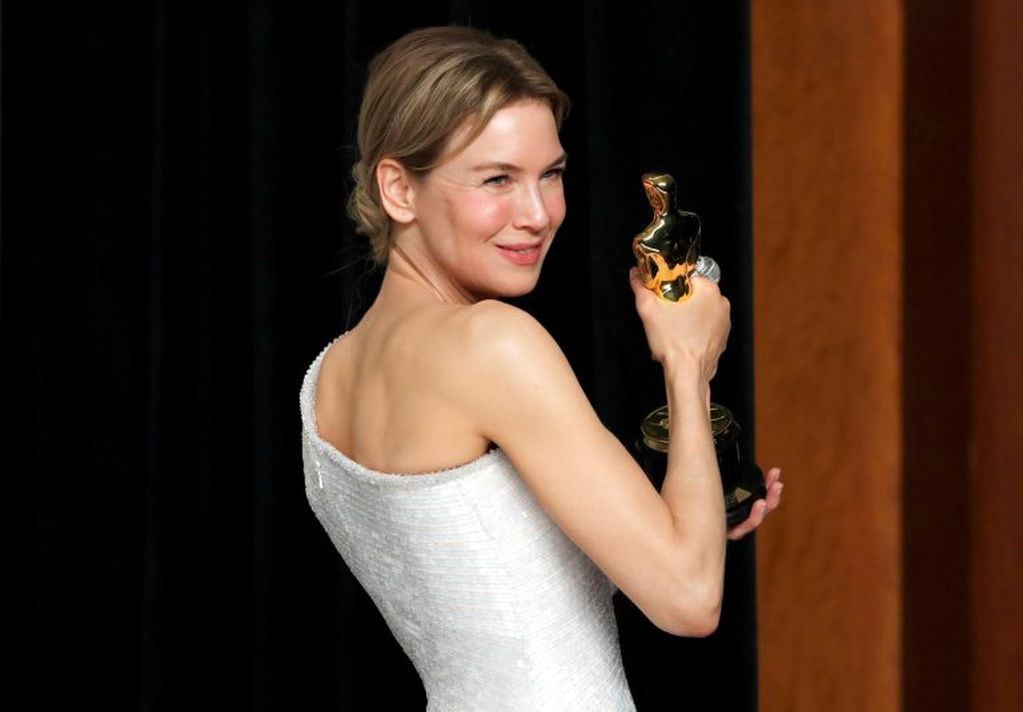 La actriz ganó su segundo Oscar por su interpretación en la película 'Judy'. (Foto: REUTERS)