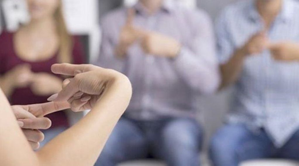 Aprender lenguaje de señas integra a las personas