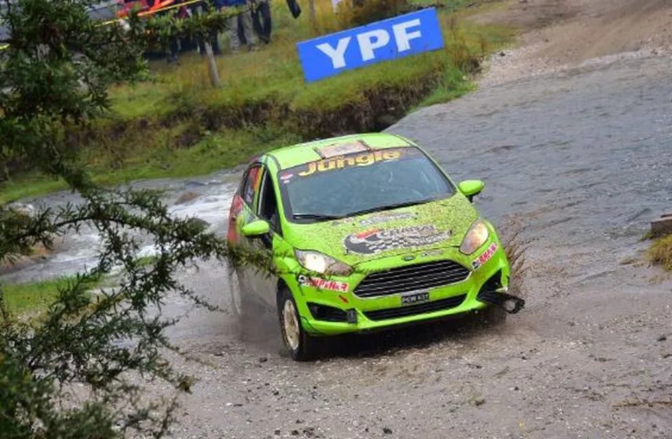 Zarza Espinola el binomio misionero que va tercero en su clase. (Charaí Rally)