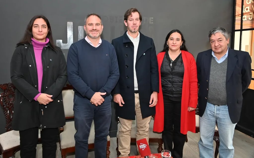 Carolina Pedano, Diego Valdecantos, Adolfo Kindgard, Verónica Sato y Raúl Noceti, en la presentación de la jornada "BQH Wine Tasting" en Jujuy.