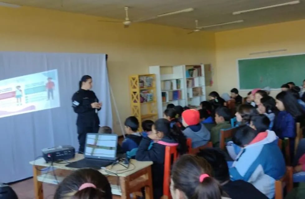 Campo Viera: brindan charlas de prevención en la Escuela N°895.