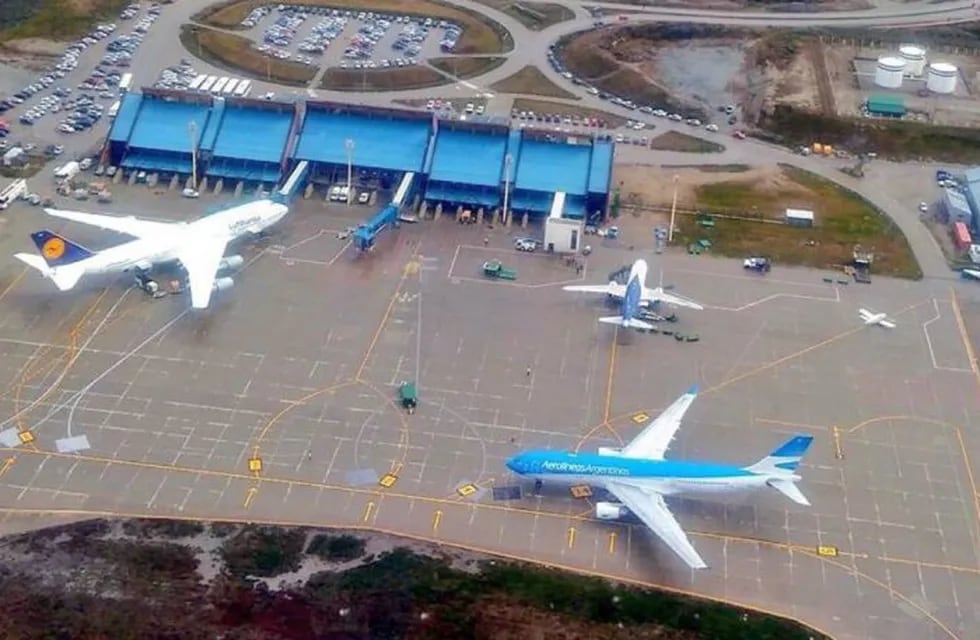 El aeropuerto "Malvinas Argentinas" de la ciudad de Ushuaia, recibiría los vuelos encapsulados.