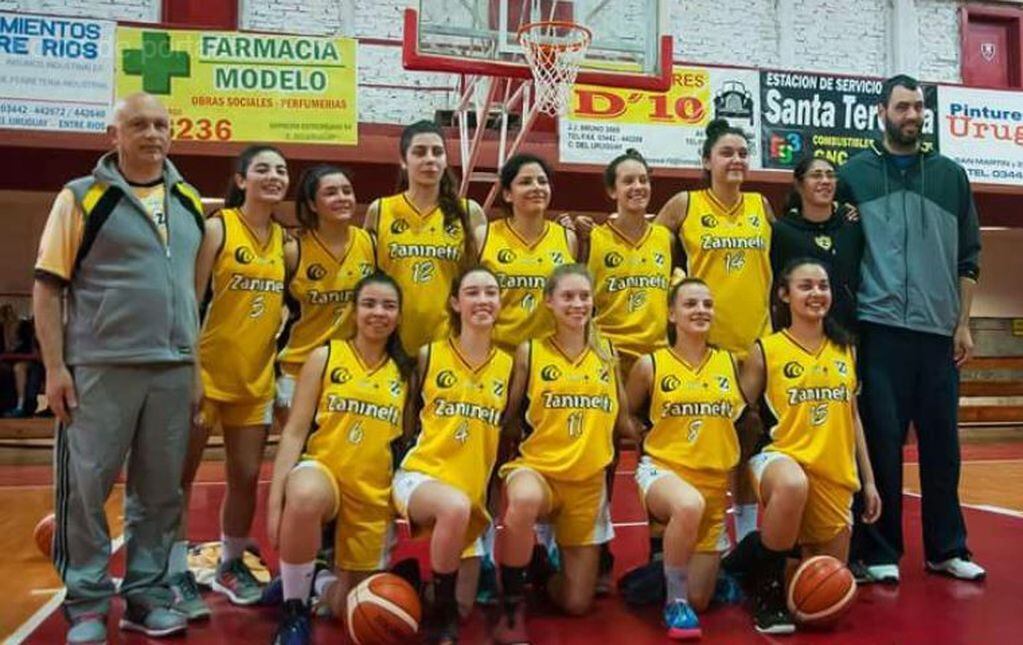 Camila Bariffo con sus compañeras de basquet
Crédito: Facebook