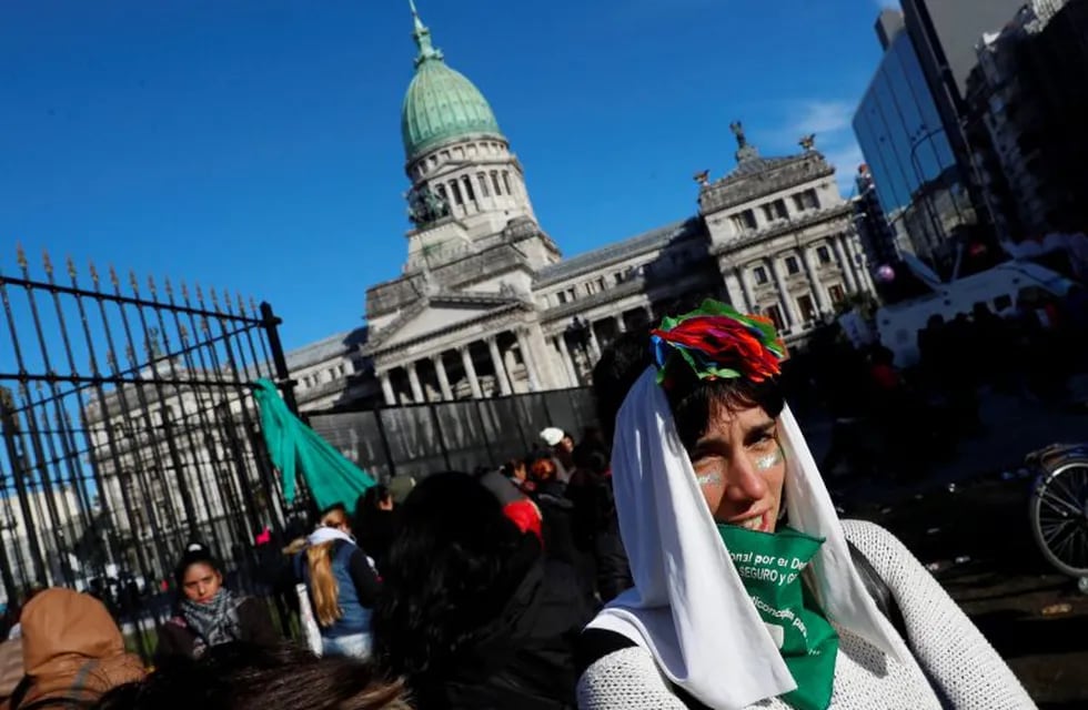 La Cámara de Diputados de Argentina aprobó un proyecto de ley que busca despenalizar el aborto.