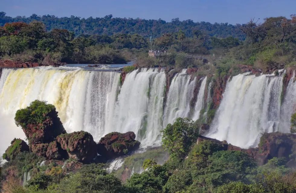 Las Cataratas del Iguazú permanecen cerradas para el turismo nacional e internacional desde marzo.