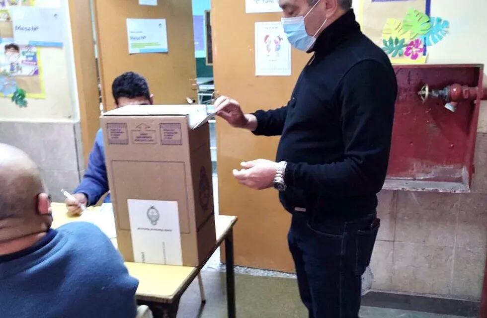 José Cano emitió su voto.