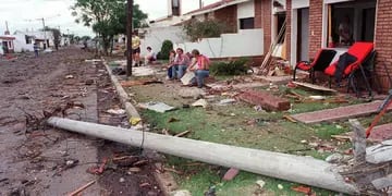 RÍO TERCERO. Una de las imágenes tras la explosiónn de la fábrica militar (La Voz / Archivo).)