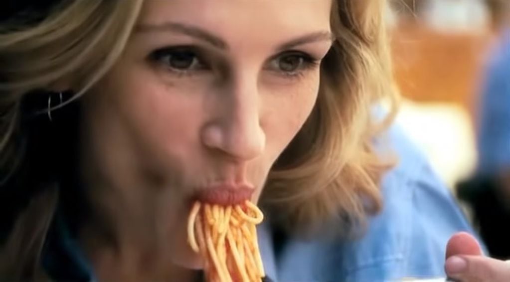 Julia Roberts prueba la pasta italiana en "Comer, rezar, amar"
