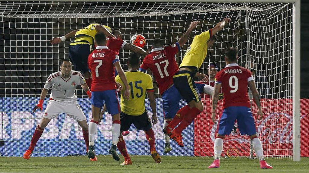 Chile y Colombia, con pocas chances de clasificar al Mundial de Qatar 2022. (Foto: AP)